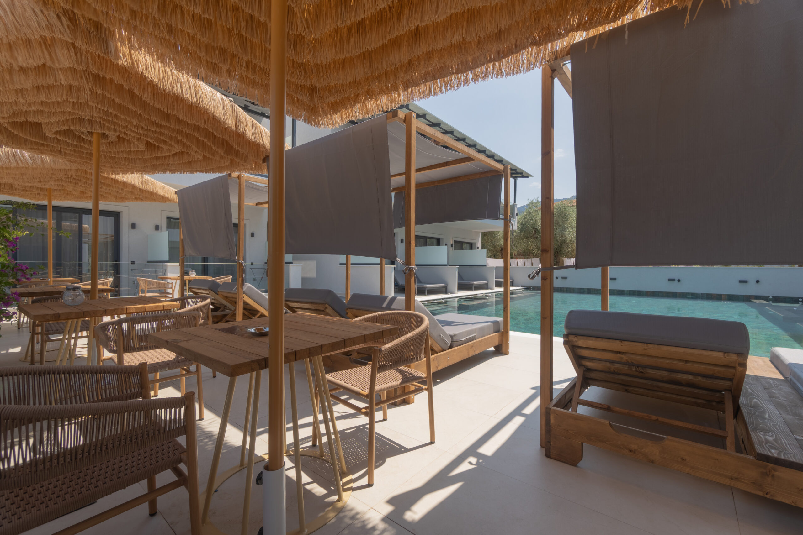 Tiara Holidays - Alora Luxury Suites - bar